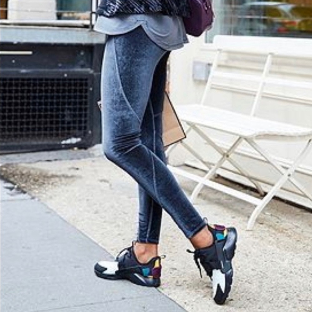 Calia by Carrie Underwood velvet leggings
